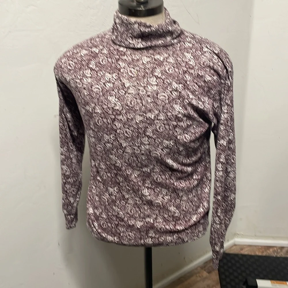 Casual corner medium turtleneck maroon floral top
